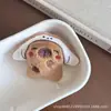 Fofo desenho animado KT gatinho de pelúcia pingente coelho broche cachecol meias acessórios chinelos chapéu acessórios de vestuário