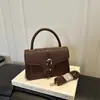 Bolsa de ombro estilo coreano com decoração de fivela de cinto em relevo, textura 2026, simples de luxo leve, bolsa de ombro cruzado única