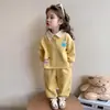 Conjunto de dos piezas para niñas de estilo coreano, dulce y lindo, con bloques de color de dibujos animados, cuello polo y pantalones jogger casuales, nuevo para primavera y otoño