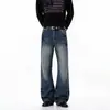 Estilo punk americano, Y2K leve, detalhes de rebite, azul mar profundo, lavagem desgastada, efeito olho de gato, perna reta, levemente flare, jeans, unissex