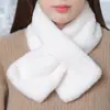 Bufanda de felpa con cruz de perla para mujer, bufanda de piel sintética para otoño e invierno, cuello de piel grueso y cálido, bufanda de conejo Rex sintético combinable.