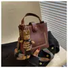 Bolso Retro de Gama Alta para Mujer 2025 Nuevo Estilo Coreano Moda Bolso de Hombro Único Bolso Cruzado Diseño de Nicho Bolso de Mensajero Bolso Cubo