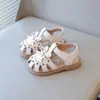 Sandálias de verão para meninas 2025, sapatos tipo ninho de pássaro, versáteis e frescos para o verão, com decoração de orelha de coelho, estilosas e fofas