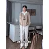 Suéter tipo polo de dos piezas falso en Gris Carbón para Hombre, Estilo de Invierno de Alta Gama, Suéter de Punto con Cuello en V Estilo "Old Money Perezoso"