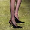 Sapatos de Salto Alto para Mulheres 2026 Outono e Inverno Novo Estilo Francês Preto Bico Fino Sexy Couro Envernizado Fivela de Metal Salto Agulha Sandálias