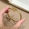 Pulsera de Tobillo con Pulsera de Cuatro Hojas de Venta Caliente Transfronteriza para Mujer, Pulsera Versátil de Acero de Titanio que no se Desvanece, Elegante Pulsera con Cierre de Alta Calidad