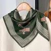 Pañuelo Cuadrado Pequeño de Lino Rojo Carruaje 70 Para Mujer Estilo Coreano Versátil Primavera y Otoño Delgado Profesional Pañuelo de Azafata