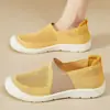 Zapatos de Tela Estilo Nuevo de Verano Old Beijing para Mujer, Zapatos de Malla con Diseño Hueco, Transpirables, Ligeros, Zapatos para Mamá con Suelas Suaves, Zapatos Casuales Antideslizantes