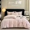 Juego de cama de lujo y elegante de cuatro piezas 100% algodón de fibra larga de Xinjiang, hecho completamente de algodón puro, con diseños florales y bordados de alta gama, adecuado para madres y bebés