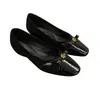 Primer Encuentro con los Nuevos Zapatos Versátiles de Terciopelo Retro para Viaje de Primavera y Otoño con Camelia, Punta Cuadrada y Tacón de Cuña con Lazo