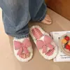 Zapatos de casa casuales de cuadros con lazo de tacón plano para otoño e invierno 2026 zapatillas de felpa para mujer antideslizantes modelo nuevo