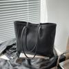 Bolsa Texturizada da Moda para o Dia a Dia 2025 Nova Versátil Fashion Estilo Coreano Ombro Único Axilar Bolsa Tote Elegante