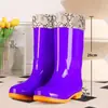 Botas de lluvia de caña alta, zapatos impermeables, zapatos de goma, cubrebotas, zapatos de algodón cálido de moda de caña media para mujer, adultos, antideslizantes, zapatos de cocina para verano