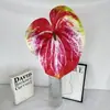 Ramo Simulado de Anturio Rojo de Seda Artificial con un Toque de Lujo para Salones de Bodas, Decoración de Sala de Estar, Arreglos Florales y Flores de Plástico