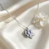 Nuevos accesorios de collar de girasol europeos y americanos para mujer, nicho de lujo ligero con sensación de alta gama, cadena para la clavícula con colgante de flor al por mayor