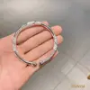 Par de Abalorios Chapados en Plata, Pulseras de Plata Florales para Mujer, Pulseras Abiertas Sólidas, Joyería de Diseño de Nicho Antiguo, Regalos al por Mayor