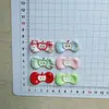 Accesorios Faciales de Manzana Estilo Crema, Pinzas para el Cabello de Niña, Zapatos con Agujeros de Pegamento Crema Hechos a Mano DIY, Bolsos, Accesorios para Funda de Auriculares de Teléfono