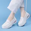 Zapatos de enfermera de verano para mujer, versátiles, cómodos, con amortiguación de aire, resistentes al desgaste, antideslizantes, resistentes al olor, cómodos para los pies, zapatos médicos especializados, venta al por mayor