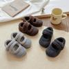Zapatos peludos para niñas coreanas con forro polar 2025 Nuevos de invierno para bebé cálidos casuales Zapatos de algodón con velcro para niños Tendencia