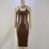 Vestido de tirantes sexy de cuero explosivo europeo y americano Moda de invierno 2024 Cuello en V Delgado con abertura hasta la mitad Vestido Venta al por mayor