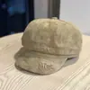 Bonito Boina de Dibujos Animados Bordada de Gamuza Estilo Callejero para Mujer Sombrero Octagonal Casual Hace que la Cara se Vea Más Pequeña Versátil Boina de Periódico