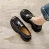 Mocassins de sola grossa ultraleves com altura oculta para mulheres, slip-on, sapatos de couro novos estilo britânico, pretos, populares, populares, sapatos de camada única