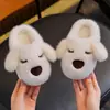 Nueva colección de invierno de pantuflas de algodón para niños, disponibles tanto para niños como para niñas, con forro de felpa engrosado para abrigar, y un diseño a juego para padres e hijos para usar en casa.. Disponible para envío directo