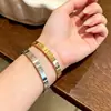 Pulsera de Moda de Trébol de Cuatro Hojas con Cruz Brillante Incrustada con Diamantes Transfronteriza para Mujeres, Pulsera con Cierre de Acero de Titanio de Alta Calidad que No se Desvanece, Joyería de Lujo Ligero