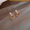 Aretes de clip de papel circulares de oro mate, de alta calidad, en forma de C, con incrustaciones de diamantes, elegantes, con aguja francesa de plata, venta al por mayor de aretes