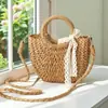 Bolsa de paja tejida a mano de alto volumen para tienda nueva, bolso de mano de media luna para mujer, bolso cruzado, bolso tipo cubo redondo, bolsa versátil de cesta de verduras