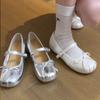 Sapatilhas de Ballet com Laço Prata para Mulheres 2026 Novo Estilo Confortáveis Versáteis Tira Única Mary Jane Aumenta Altura Sapatos Rasos de Uma Sola