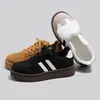 Sapatos de sola grossa estilo alemão para mulheres 2026 Outono/Inverno Novo Estilo Plus Veludo Quente Sapatos de Plataforma Versáteis Confortáveis Casuais Esportivos CQ9018