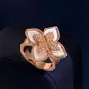 Europa y Estados Unidos anillo de cuatro pétalos de diamante RC transfronterizo nuevo anillo de trébol de diamante de lujo ligero diseño popular para mujer
