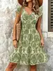 Vestido retrô verde com estampa de folha, decote V, acinturado, cintura elástica franzida, manga curta, para férias 2026