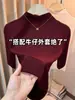 Camiseta básica de estilo regular para mujer, con hombro normal, cuello semi-alto y manga de tres cuartos, simple y versátil, corte ajustado, color amarillo, manga media, top de capa interior