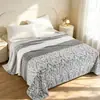 Manta de terciopelo de tortuga dorada para siesta en la oficina Cubierta para patas de sofá Colcha de aire acondicionado Manta pequeña universal para todas las estaciones Manta toalla