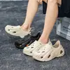 Zapatos con Agujeros para Hombre 2025 Nuevo Verano Ropa de Exterior Sandalias de Cobertura Total tipo Croc para Adolescente Antideslizantes Resistentes al Desgaste Zapatos de Playa