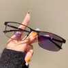 Nuevas gafas de vista para hombre de estilo business sencillo con un toque de alta gama, montura cuadrada de metal, protección contra la luz azul y disponibles con lentes graduados