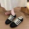 Tênis femininos estilo balé para treino, novos sapatos versáteis populares para o verão e outono de 2026, sapatos femininos de sola macia, tênis leves retrô