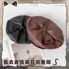 Boina de piel sintética con orejas de gato para mujer, primavera y otoño, gorro negro estilo repartidor de periódicos que estiliza la figura.