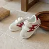 Zapatos Deportivos Infantiles 2026 Primavera y Otoño Nuevo Estilo Zapatos para Niños Suela Blanda Zapatos Casuales para Bebés Niñas Zapatos Individuales Tenis para Niños Pequeños