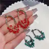 Elegantes brincos de tacha de cristal vermelho com franja de luxo leve, brincos femininos de design longo, joias de orelha super brilhantes da moda