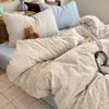 Conjunto de quatro peças estilo Ins, amigável à pele, ultrassuave, tipo nuvem, gaze de dupla camada com bolinhas, conjunto simples e fresco de três peças para estudantes com lençol e capa de edredom
