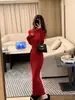 Vestido de punto rojo para mujer de Lin Yan'er, nuevo estilo otoño e invierno, ajustado, bodycon, elegante, cuello semi alto, vestido suéter largo
