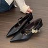 Sapatos Versáteis Mary Jane Elegantes de Salto Baixo para Roupas de Trabalho Sapatos Stiletto com Bico Apontado Francês para Mulheres Novo Estilo Primavera e Outono 2025