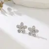 Pendientes de flor de cinco pétalos con diseño de personalidad europeo y americano, moda, elegantes pendientes de acero de titanio para mujer, no se decoloran, venta al por mayor, combinan con todo