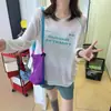 Camiseta branca de manga longa estilo americano com proteção solar para mulheres, nova coleção de verão 2026, saída de praia leve com proteção solar, top de corte solto e modelador