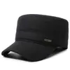 Gorra plana de invierno cálida para hombre transfronteriza, gorra de pico de pato engrosada para proteger las orejas, gorra casual de algodón a prueba de viento para exteriores para mediana edad y ancianos