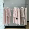 Conjunto de Chaleco Cruzado y Pantalón Largo Fluido de Tejido de Ramio Lyocell, Conjunto Rosa Niebla Suave, Conjunto Color Té con Leche