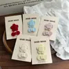 Pinzas para el pelo súper lindas de estilo coreano, versátiles con letras y flores, pinzas de pico de pato, accesorios para el pelo de moda en Xiaohongshu, para flequillo y cabello lateral
